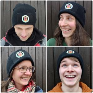 Kennt ihr eigentlich unseren Shop?

Passend zur dunklen Jahreszeit, fallenden Temperaturen und der Aussicht auf die ersten Glühwein-Veranstaltungen möchten wir euch insbesondere unsere schicken Beanies ans Herz legen!

Zusammen mit @grappamaus, dem @ibh_ev und der #positiverocks - Kampagne ist schon im vergangenen Jahr dieses Motiv entstanden, welches sowohl die gemütlichen Kopfwärmer wie auch unsere Hoodies ziert! Das fröhliche Schwarz in Kombination mit der bunten Gimlet unterstreicht die Message im Schriftzug: Positive rocks! Und das nicht nur im Hundetraining!

Die Beanies gibt's für 15 Euro (ggf. plus Versand) in unserem Shop auf der Homepage (Link in Bio), auf Nachfrage per PN/Mail oder beim nächsten Tierhafen-Besuch.

Füllt unsere Tierschutzkasse und seht auch noch gut aus dabei!

Tierhafen 
Wiesenfeld 4
34385 Bad Karlshafen 
05672 921639 
tierhafen@bmt-tierschutz.de 

#tierhafen #tierheim #tierschutz #beanie #ibh #hundetraining #hundetrainer #tierschutzshop #shoppenfürdentierschutz #badkarlshafen #nordhessen #model #tierhafencrew #whowearsitbetter